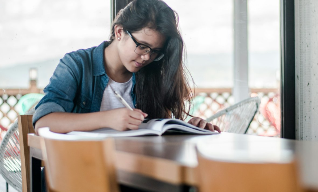 Navigating College Finals, LSAT Prep, and Law School Applications: A Guide for Aspiring Law Students