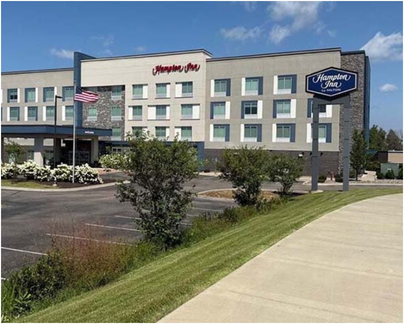 Hilton Hotel Accused of Canceling ICE Agents’ Reservations in Controversial Move